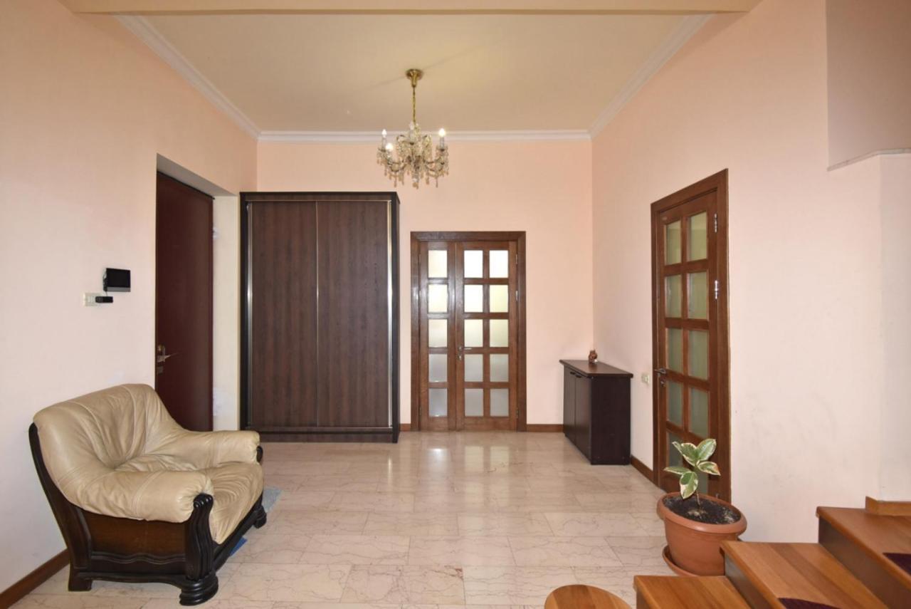 Homestay At City Center Erevan Exterior foto