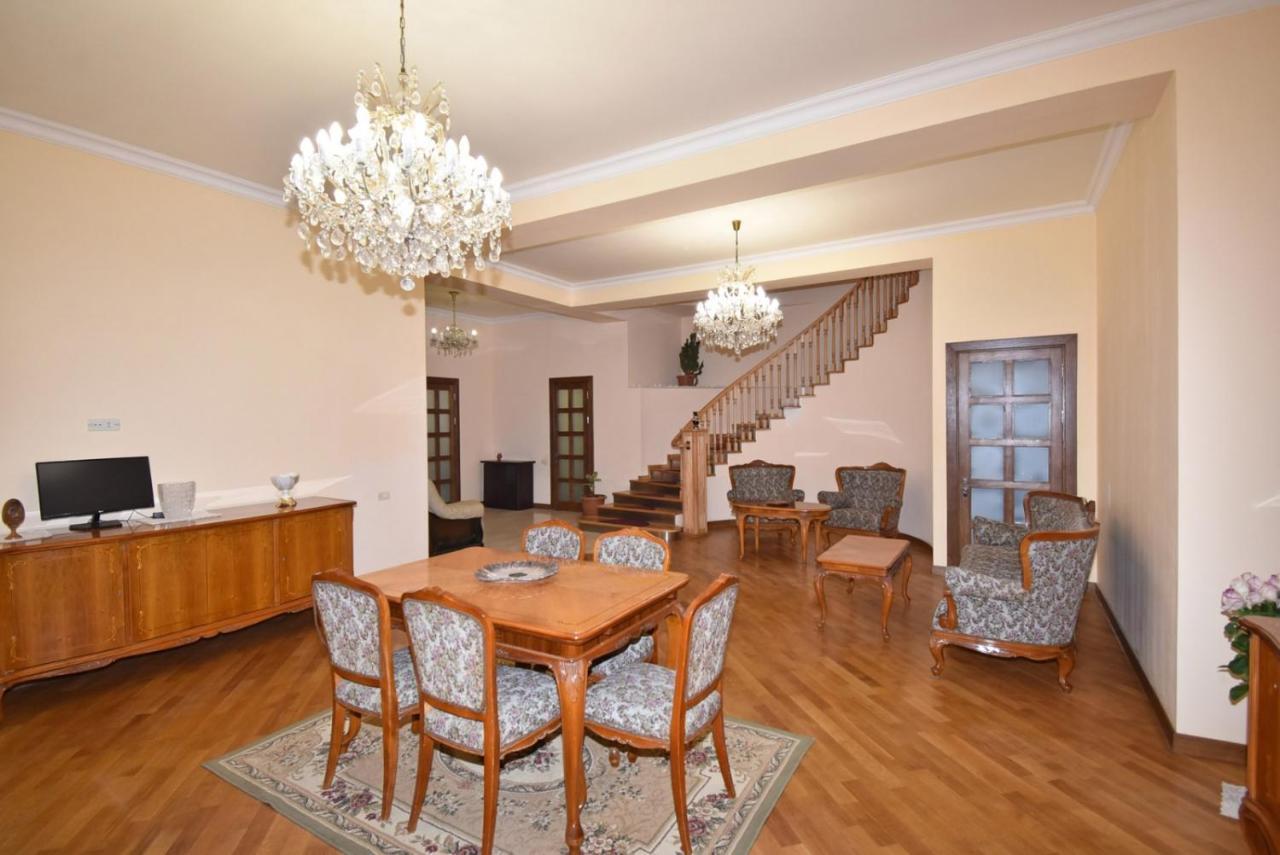 Homestay At City Center Erevan Exterior foto