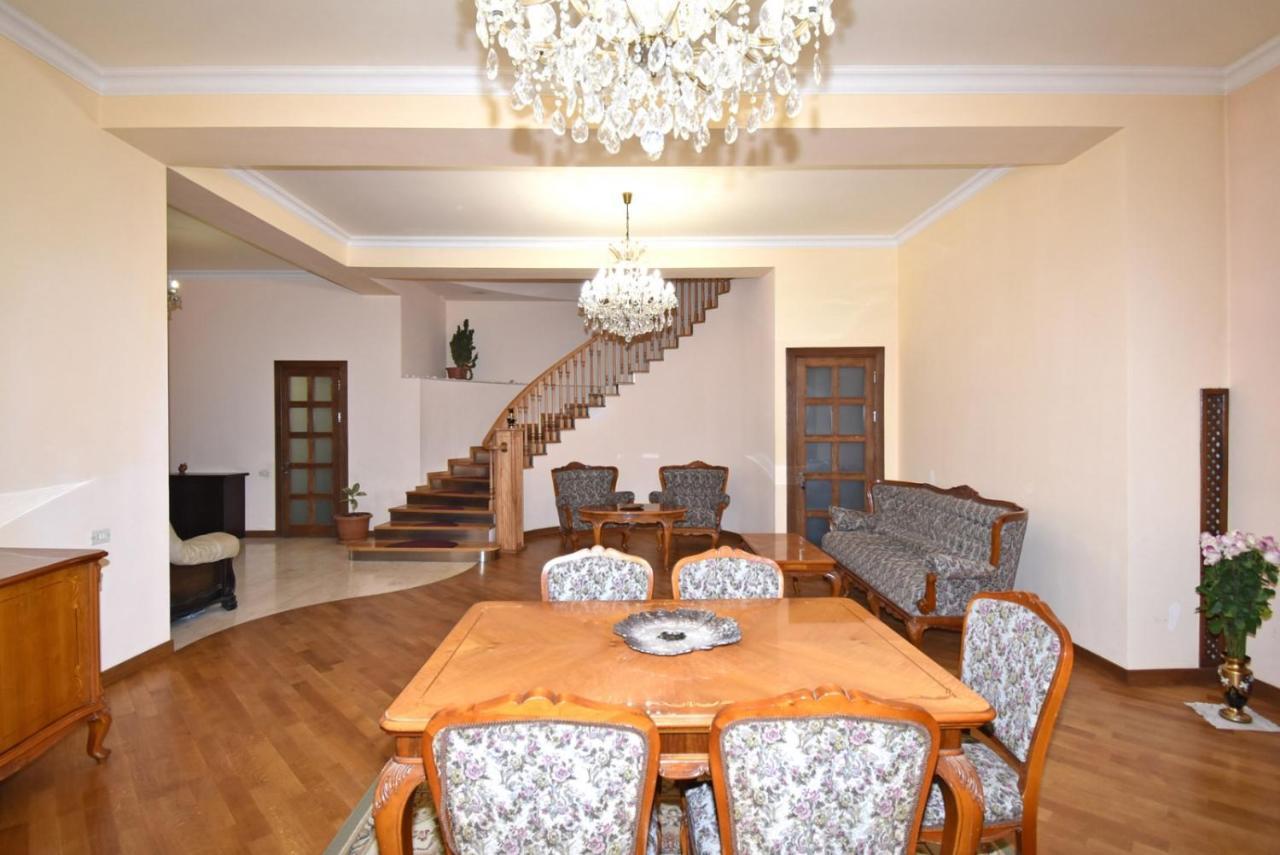 Homestay At City Center Erevan Exterior foto